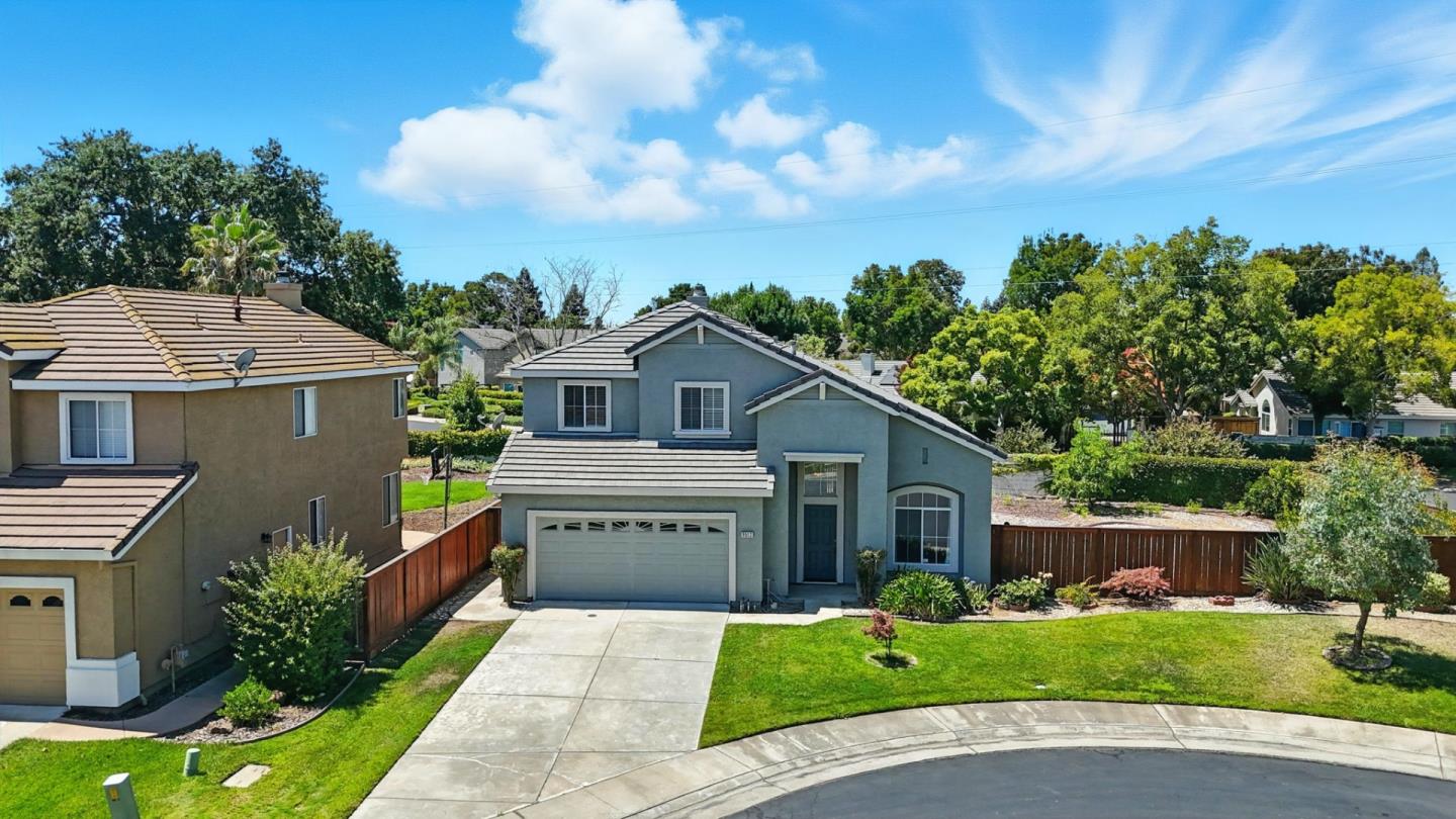 Detail Gallery Image 2 of 47 For 9512 Diamond Point Ln, Elk Grove,  CA 95758 - 4 Beds | 2/1 Baths