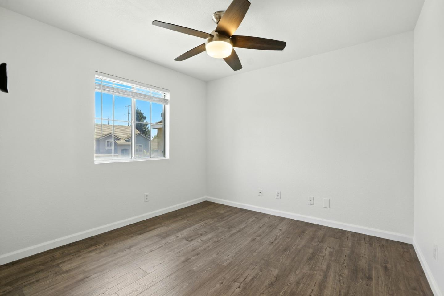 Detail Gallery Image 21 of 47 For 9512 Diamond Point Ln, Elk Grove,  CA 95758 - 4 Beds | 2/1 Baths