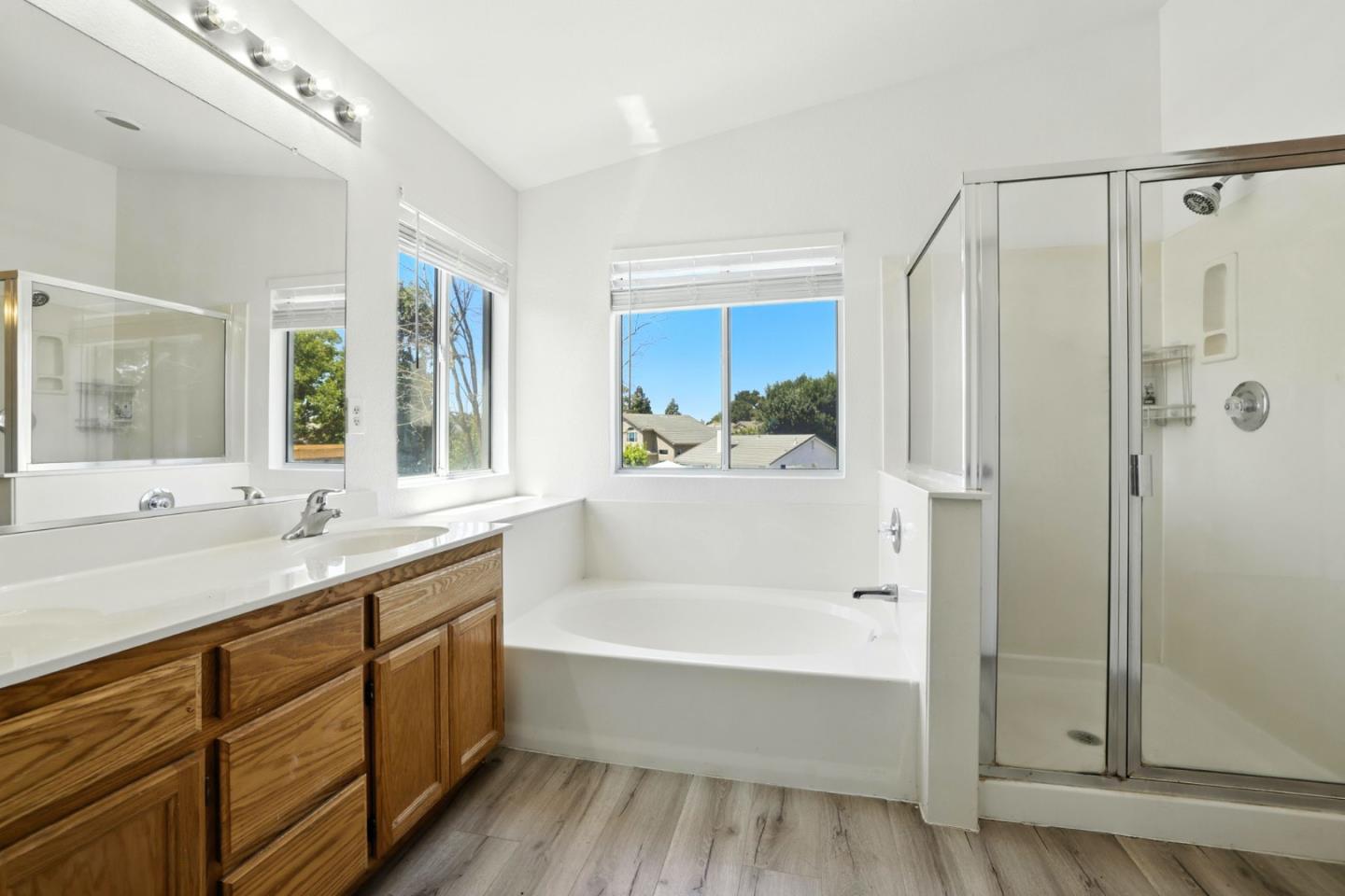 Detail Gallery Image 29 of 47 For 9512 Diamond Point Ln, Elk Grove,  CA 95758 - 4 Beds | 2/1 Baths