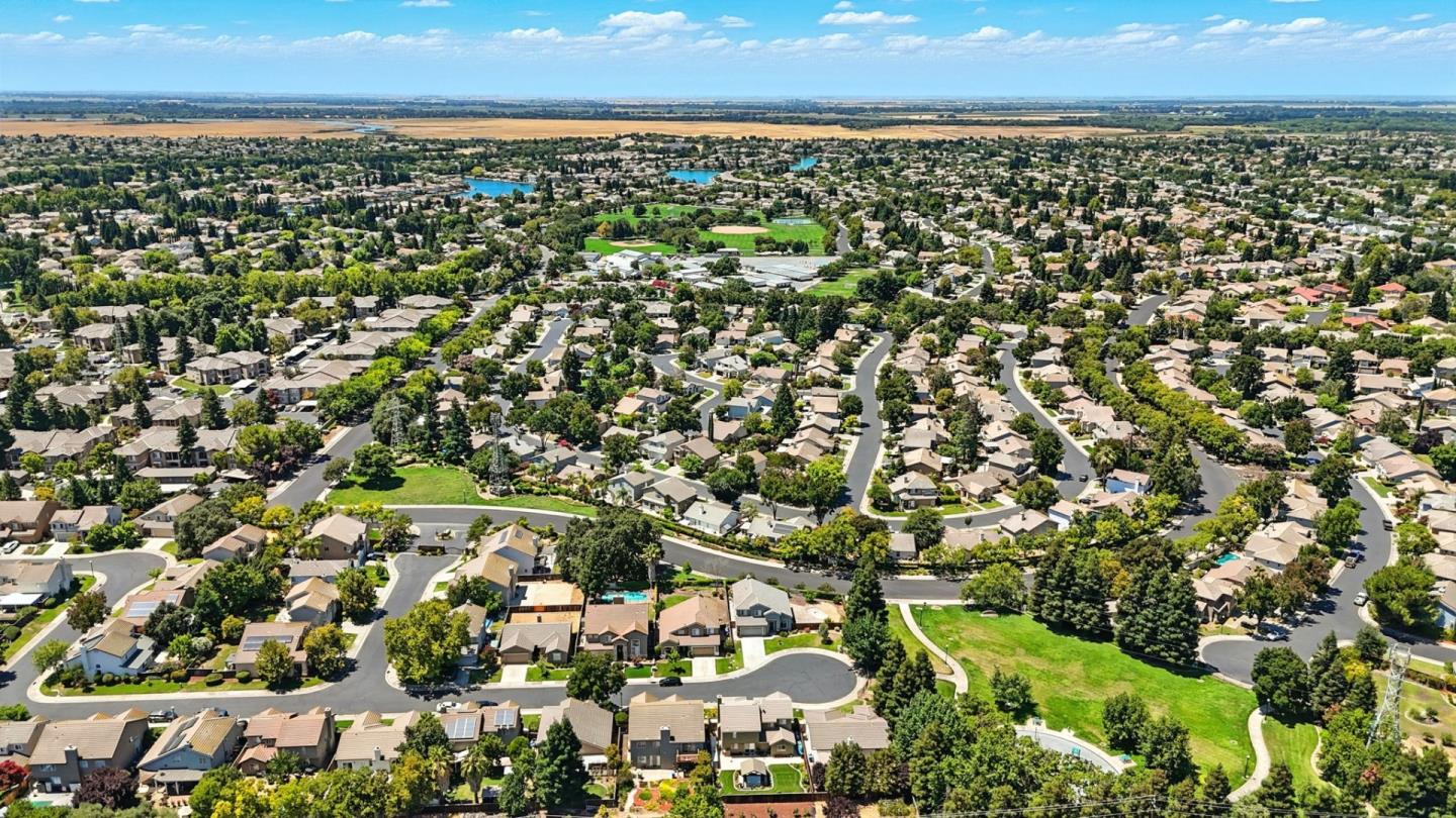 Detail Gallery Image 37 of 47 For 9512 Diamond Point Ln, Elk Grove,  CA 95758 - 4 Beds | 2/1 Baths