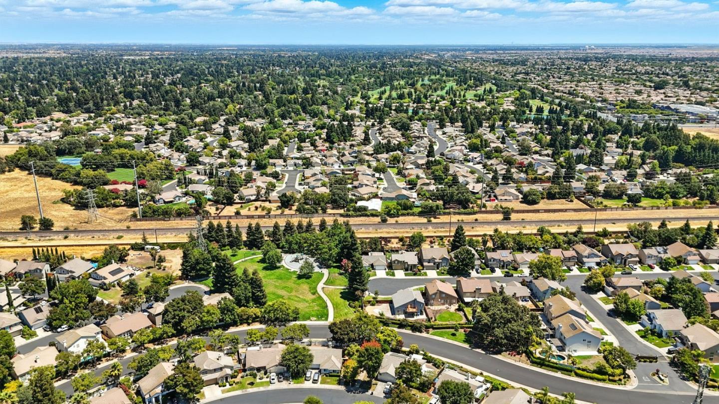 Detail Gallery Image 40 of 47 For 9512 Diamond Point Ln, Elk Grove,  CA 95758 - 4 Beds | 2/1 Baths