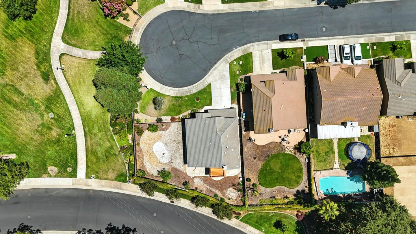 Detail Gallery Image 42 of 47 For 9512 Diamond Point Ln, Elk Grove,  CA 95758 - 4 Beds | 2/1 Baths
