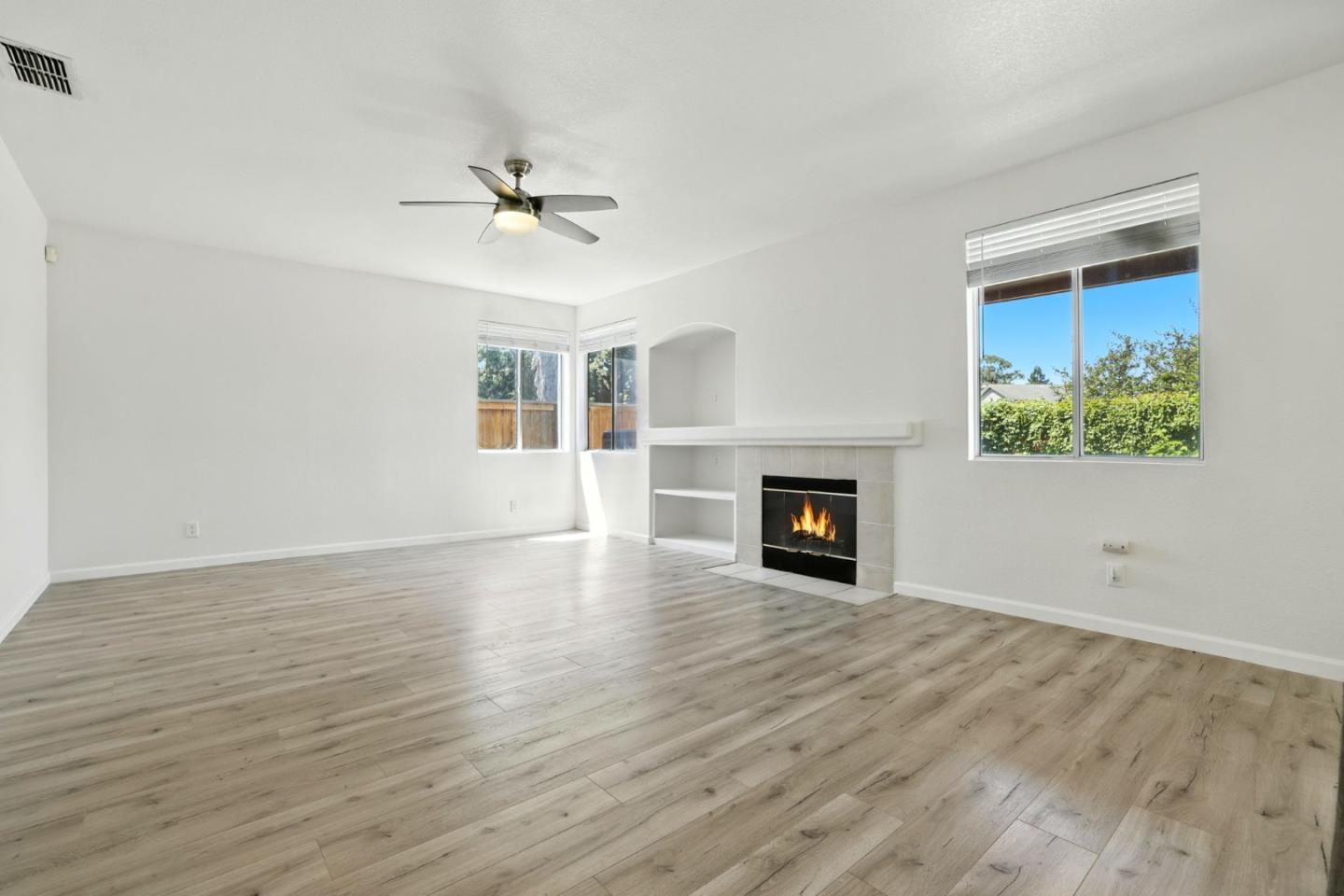 Detail Gallery Image 7 of 47 For 9512 Diamond Point Ln, Elk Grove,  CA 95758 - 4 Beds | 2/1 Baths