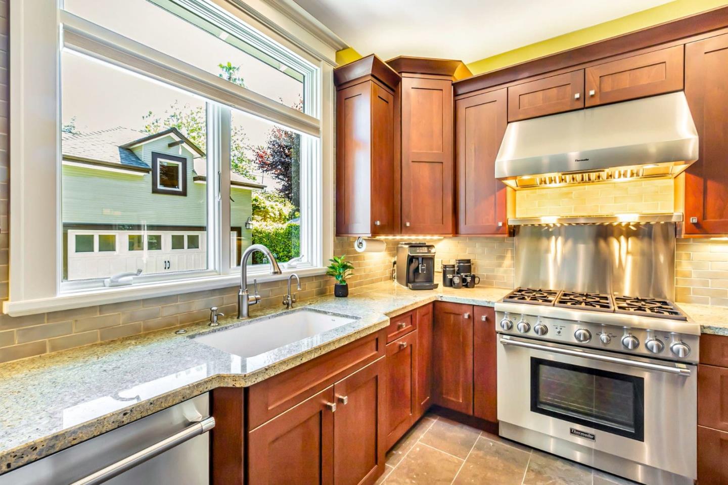 Detail Gallery Image 19 of 65 For 190 S 15th St, San Jose,  CA 95112 - 6 Beds | 3 Baths