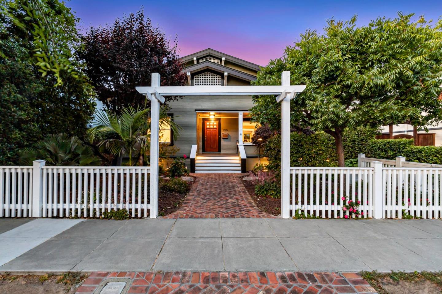 Detail Gallery Image 2 of 65 For 190 S 15th St, San Jose,  CA 95112 - 6 Beds | 3 Baths