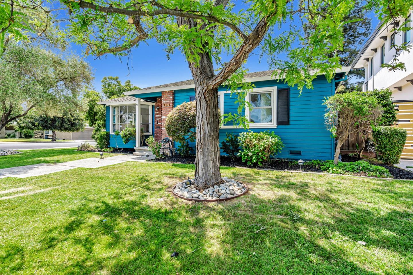 Detail Gallery Image 2 of 49 For 1800 Mcbain Ave, San Jose,  CA 95125 - 4 Beds | 2 Baths