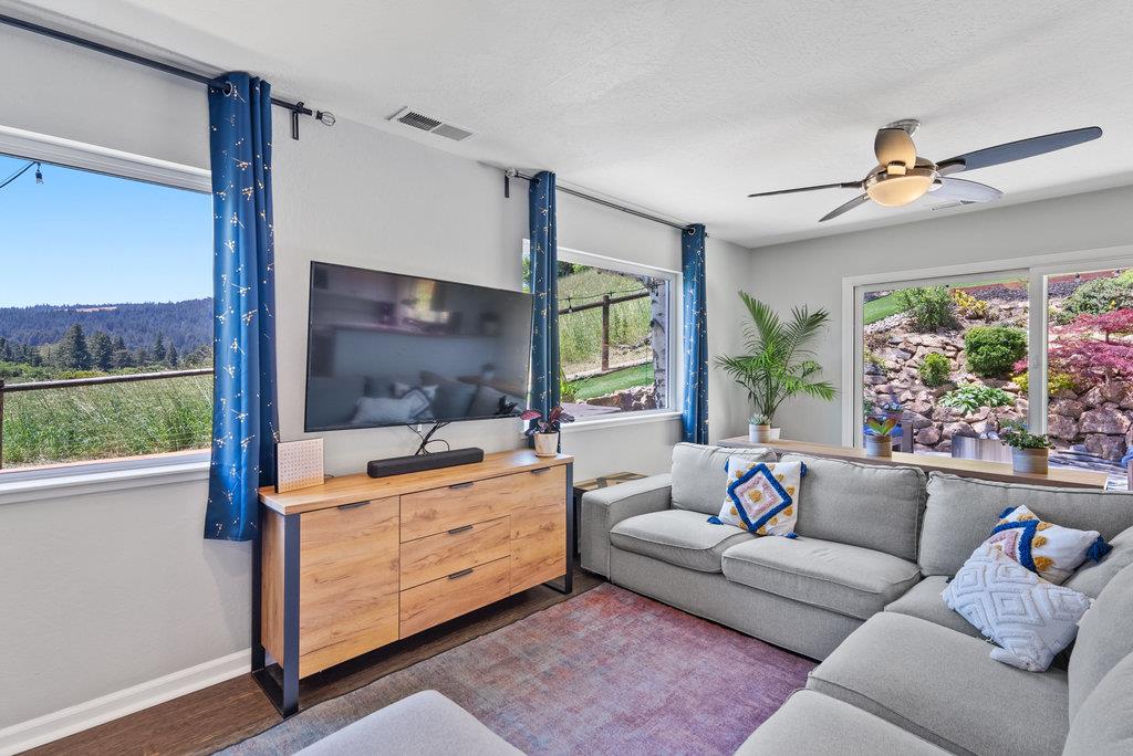 Detail Gallery Image 10 of 51 For 6443 E Zayante Rd, Felton,  CA 95018 - 3 Beds | 3 Baths