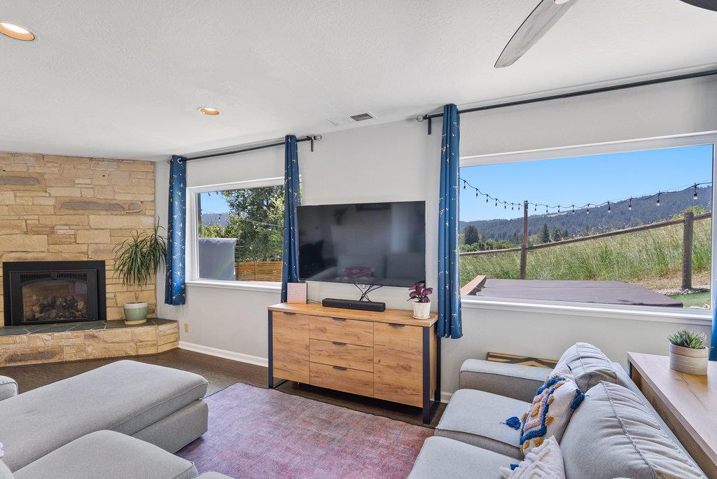Detail Gallery Image 11 of 51 For 6443 E Zayante Rd, Felton,  CA 95018 - 3 Beds | 3 Baths