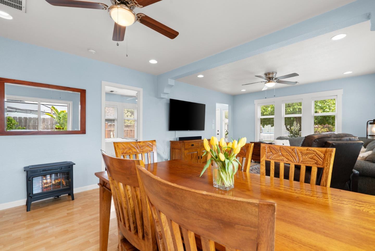 Detail Gallery Image 10 of 56 For 2010 Jose Ave, Santa Cruz,  CA 95062 - 2 Beds | 2 Baths