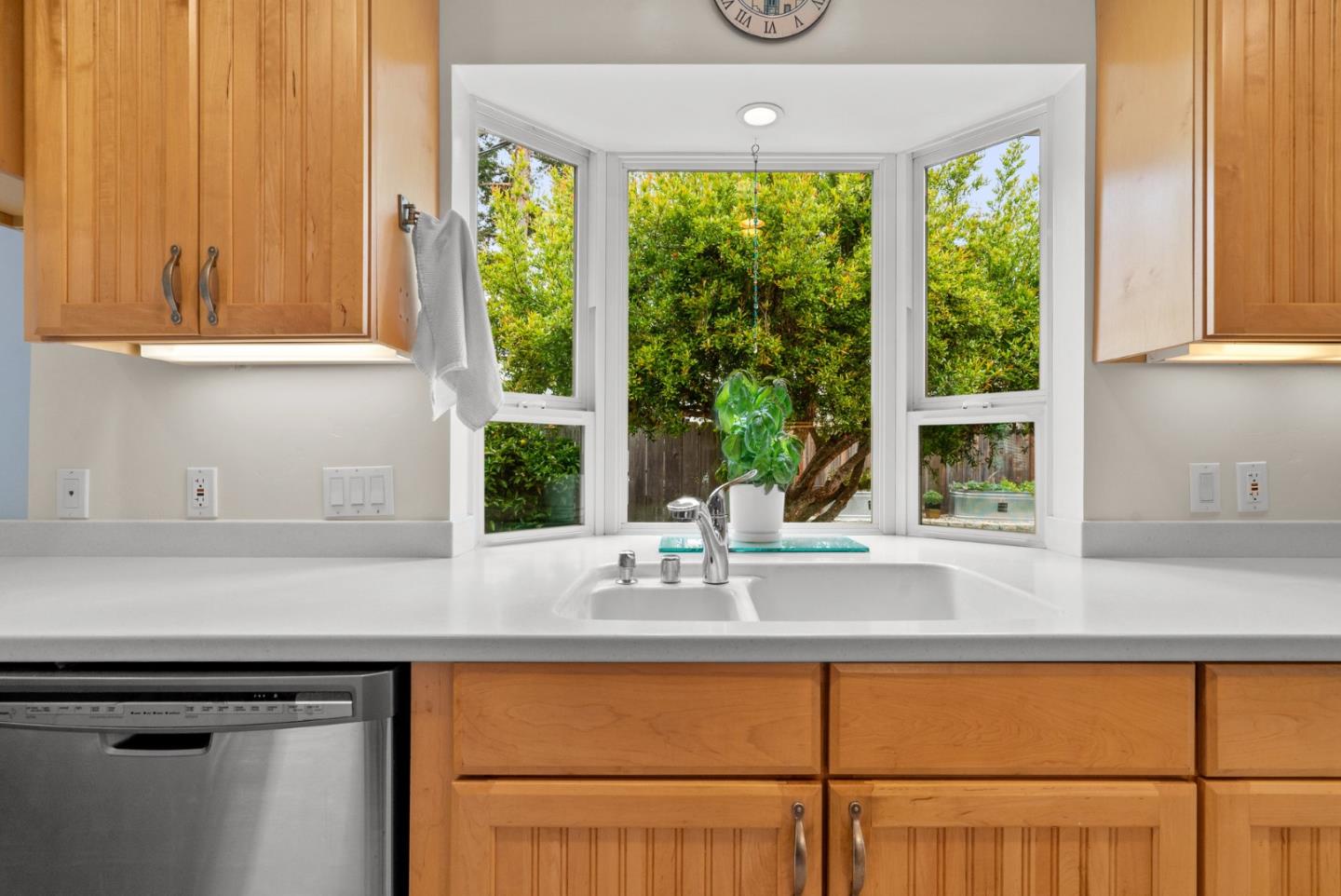 Detail Gallery Image 15 of 56 For 2010 Jose Ave, Santa Cruz,  CA 95062 - 2 Beds | 2 Baths