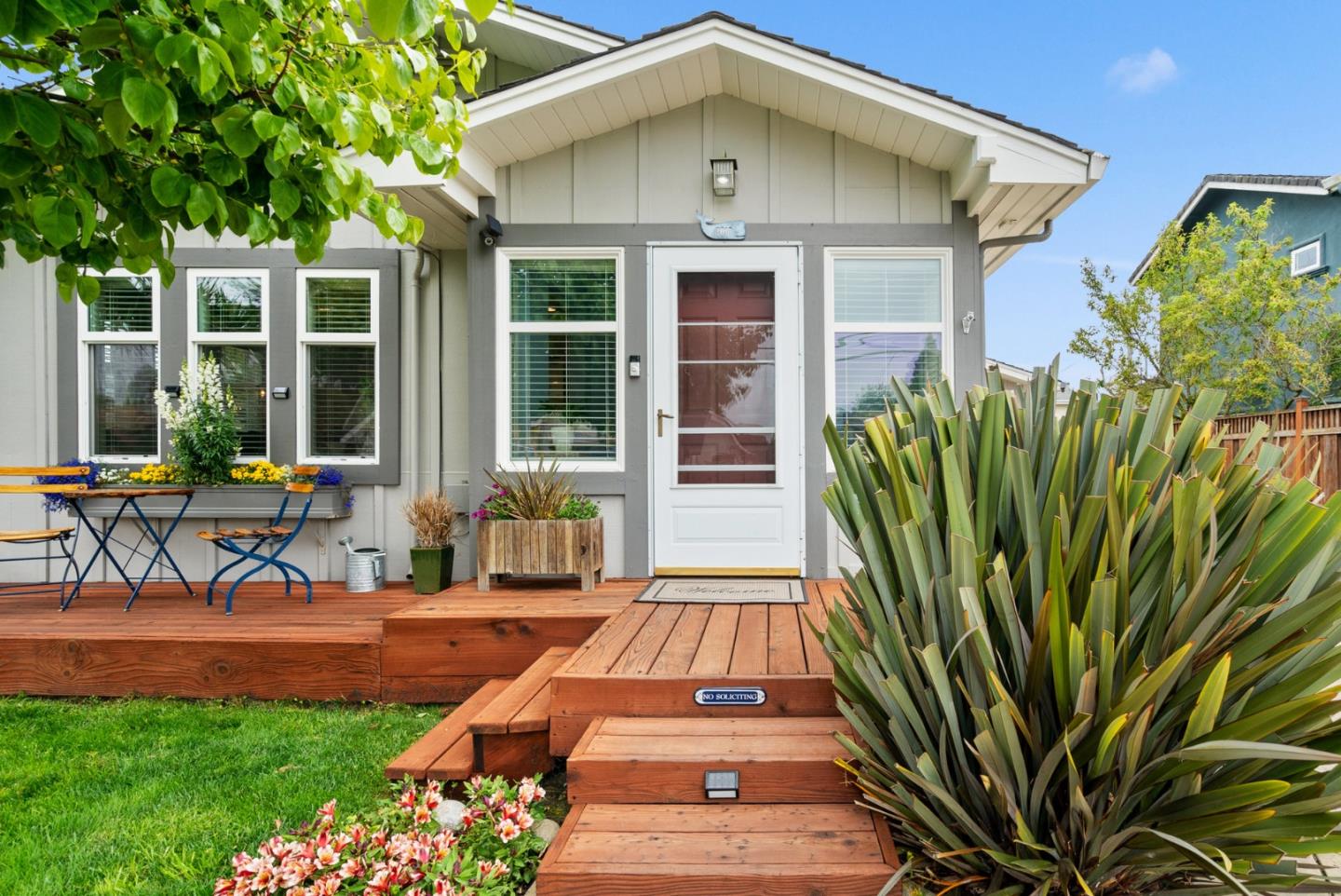 Detail Gallery Image 3 of 56 For 2010 Jose Ave, Santa Cruz,  CA 95062 - 2 Beds | 2 Baths