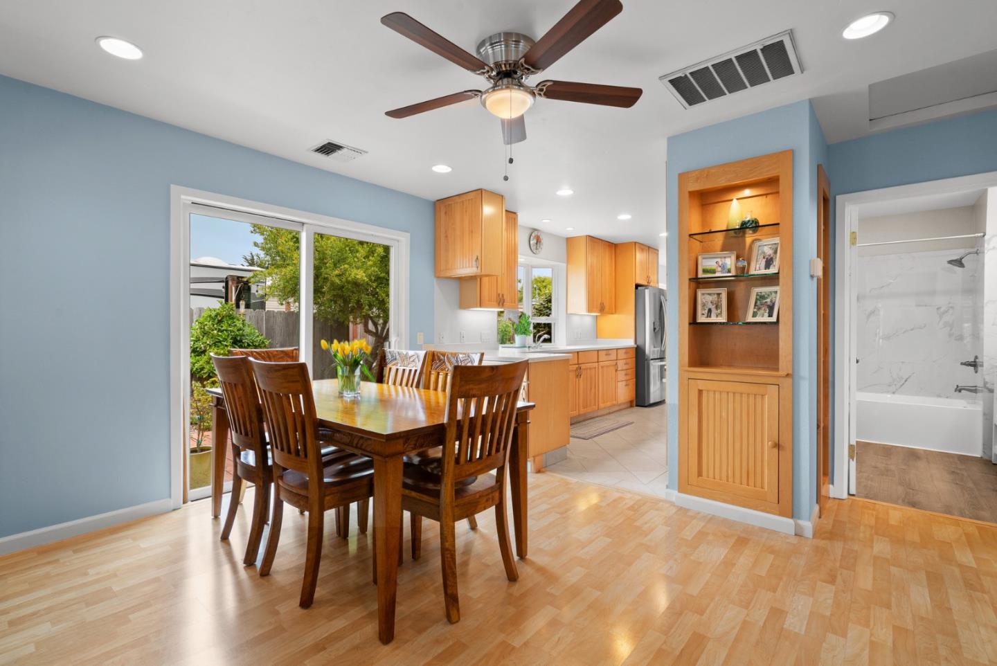 Detail Gallery Image 8 of 56 For 2010 Jose Ave, Santa Cruz,  CA 95062 - 2 Beds | 2 Baths