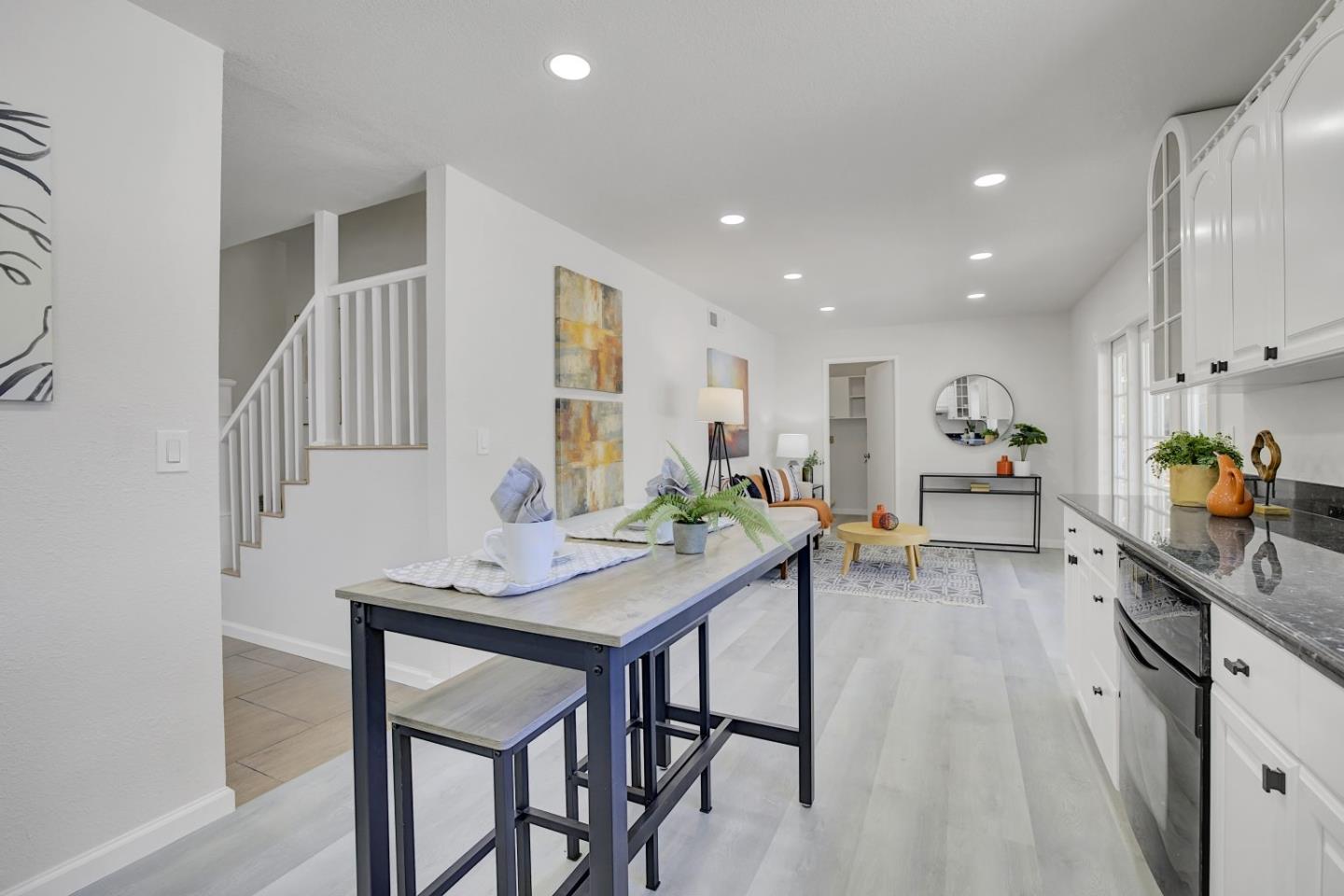 Detail Gallery Image 13 of 49 For 3517 Dahill Ct, San Jose,  CA 95121 - 4 Beds | 2/1 Baths