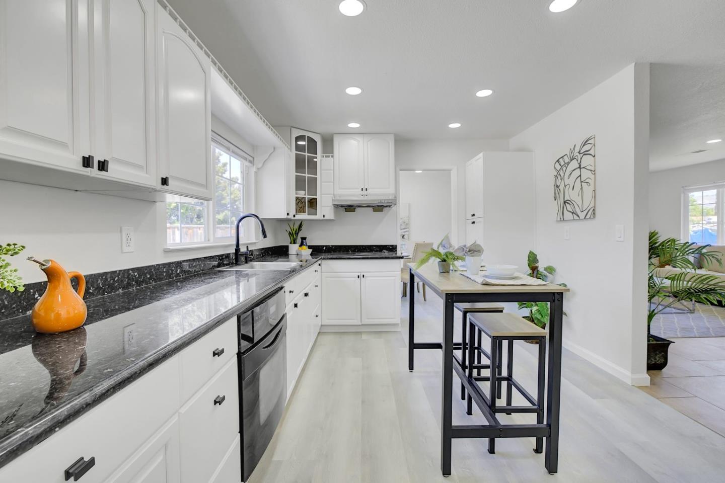 Detail Gallery Image 15 of 49 For 3517 Dahill Ct, San Jose,  CA 95121 - 4 Beds | 2/1 Baths