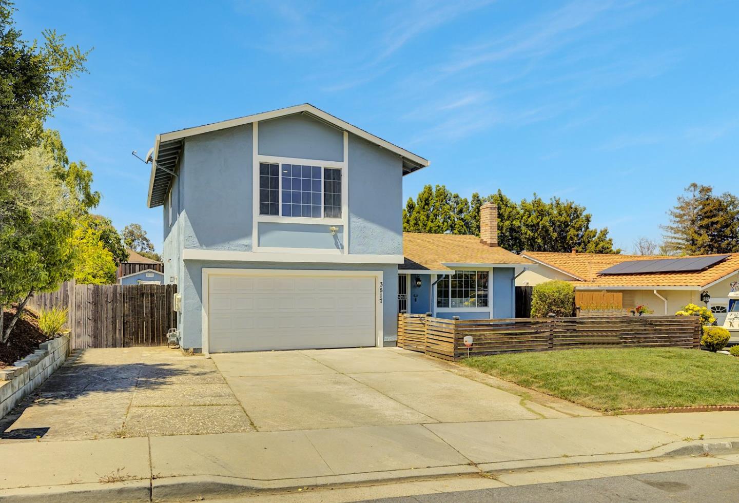 Detail Gallery Image 2 of 49 For 3517 Dahill Ct, San Jose,  CA 95121 - 4 Beds | 2/1 Baths