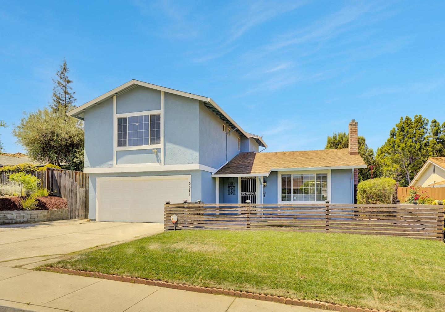Detail Gallery Image 3 of 49 For 3517 Dahill Ct, San Jose,  CA 95121 - 4 Beds | 2/1 Baths
