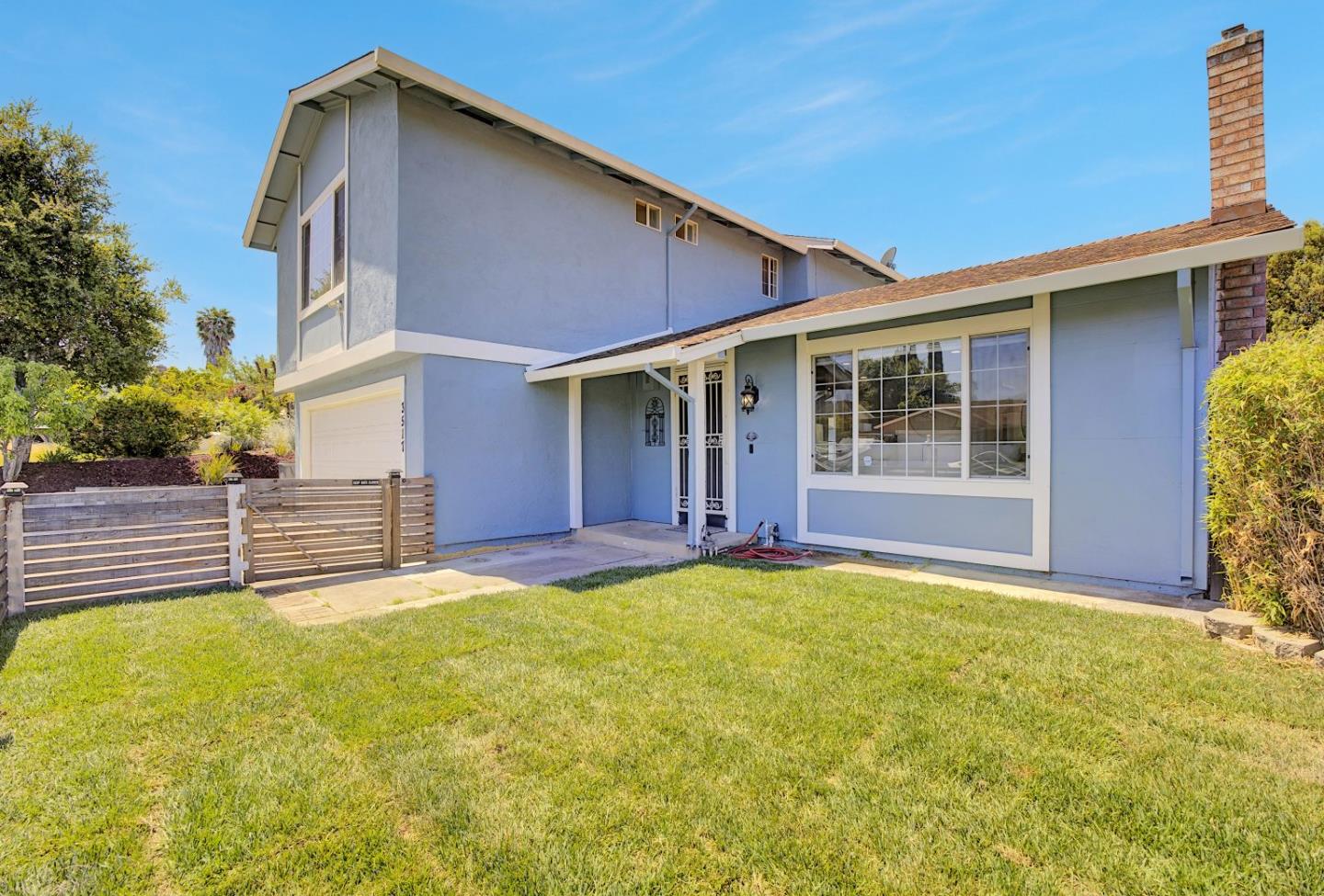 Detail Gallery Image 4 of 49 For 3517 Dahill Ct, San Jose,  CA 95121 - 4 Beds | 2/1 Baths