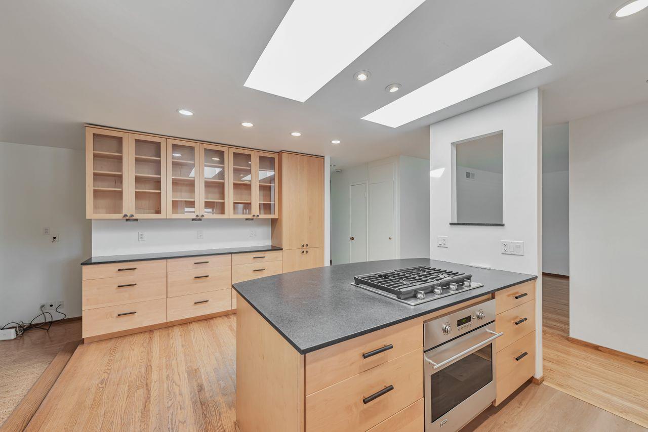 Detail Gallery Image 11 of 47 For 939 Poplar Ave, Sunnyvale,  CA 94086 - 3 Beds | 2 Baths
