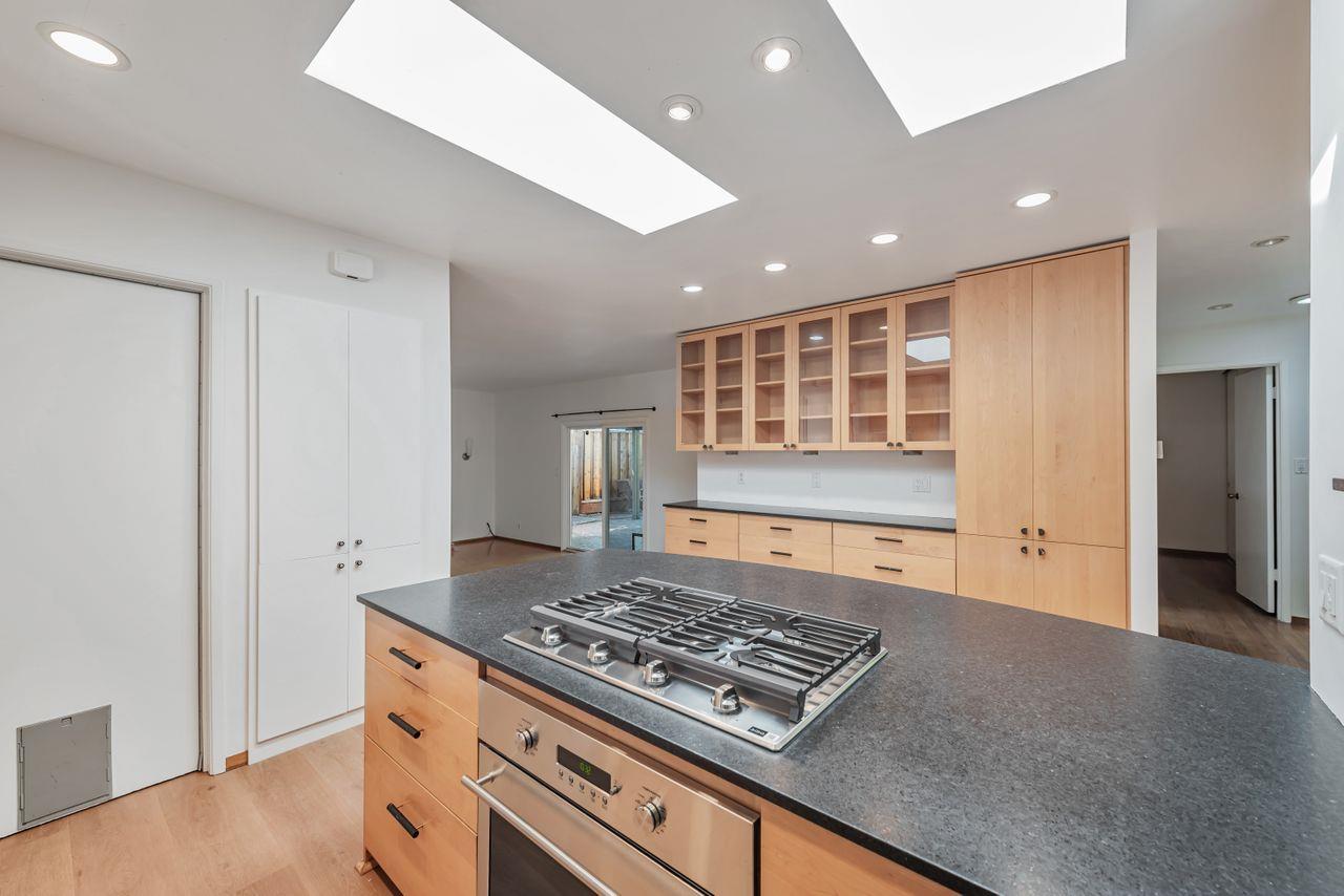Detail Gallery Image 12 of 47 For 939 Poplar Ave, Sunnyvale,  CA 94086 - 3 Beds | 2 Baths
