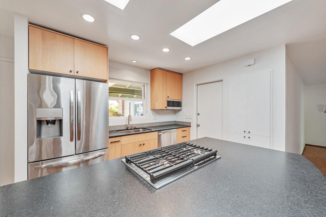 Detail Gallery Image 13 of 47 For 939 Poplar Ave, Sunnyvale,  CA 94086 - 3 Beds | 2 Baths