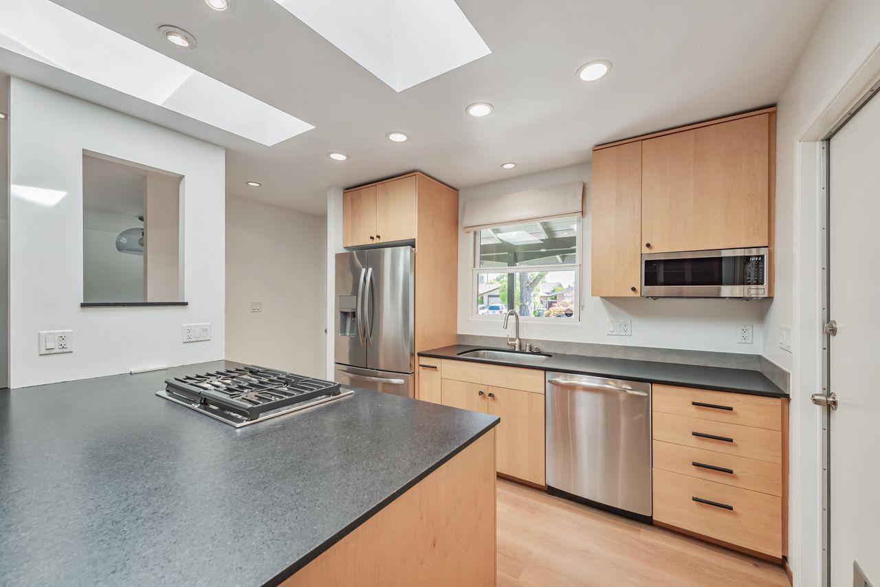 Detail Gallery Image 14 of 47 For 939 Poplar Ave, Sunnyvale,  CA 94086 - 3 Beds | 2 Baths