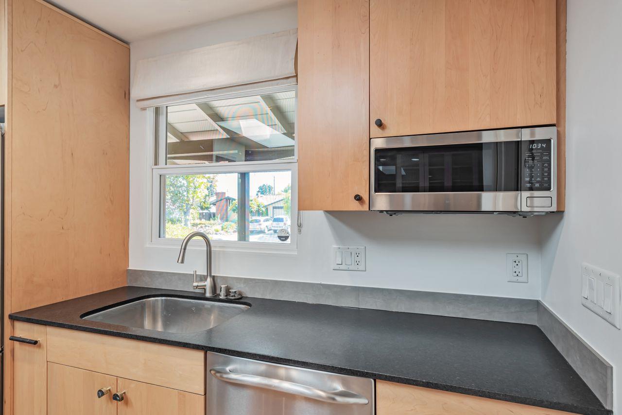 Detail Gallery Image 15 of 47 For 939 Poplar Ave, Sunnyvale,  CA 94086 - 3 Beds | 2 Baths