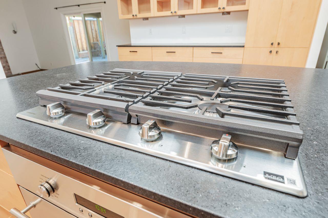 Detail Gallery Image 17 of 47 For 939 Poplar Ave, Sunnyvale,  CA 94086 - 3 Beds | 2 Baths