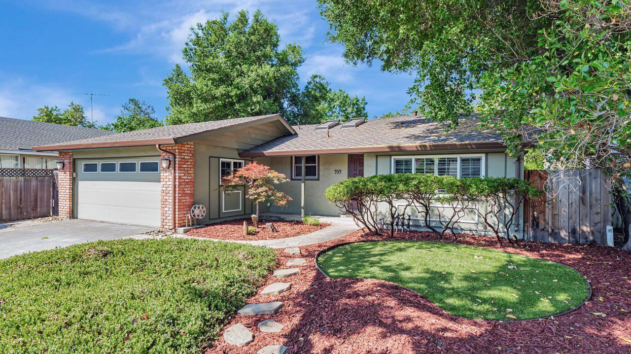 Detail Gallery Image 3 of 47 For 939 Poplar Ave, Sunnyvale,  CA 94086 - 3 Beds | 2 Baths