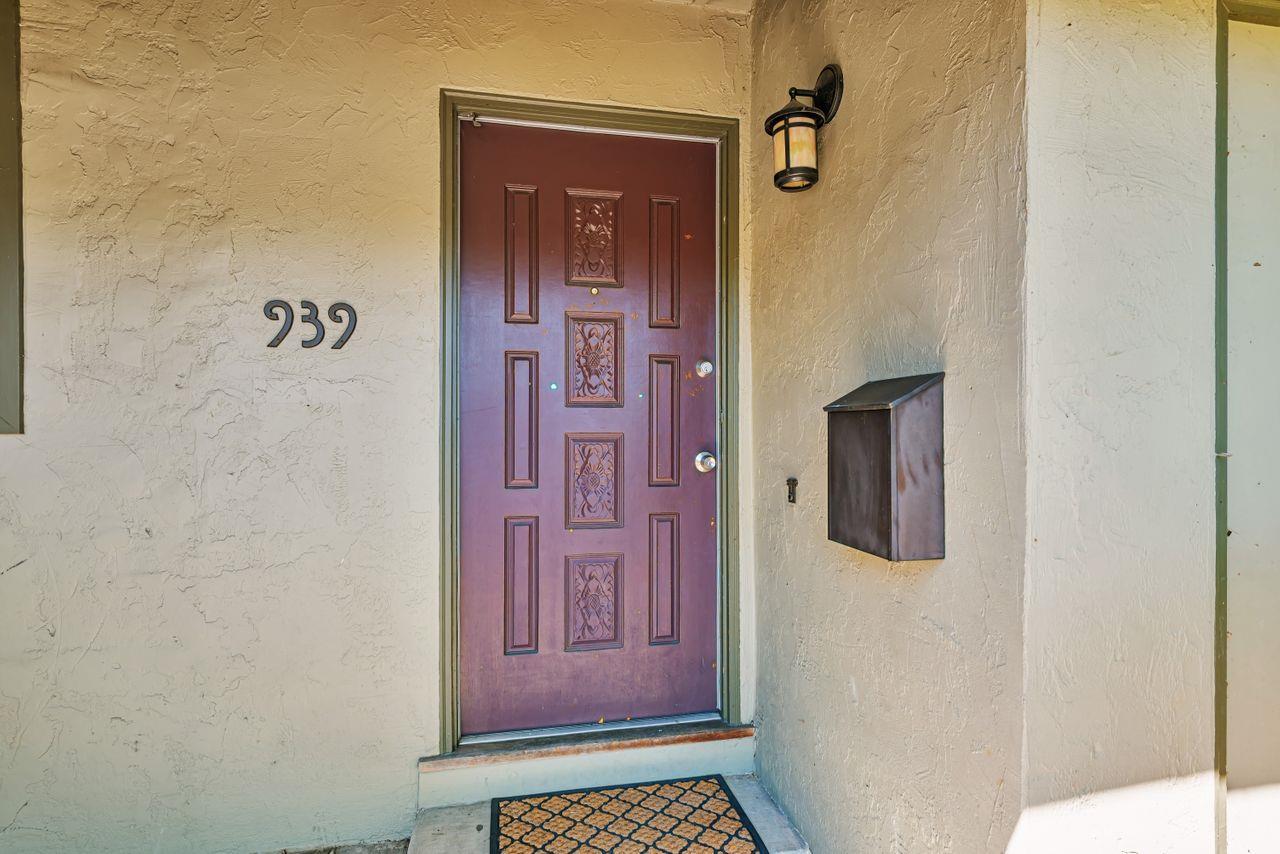 Detail Gallery Image 4 of 47 For 939 Poplar Ave, Sunnyvale,  CA 94086 - 3 Beds | 2 Baths