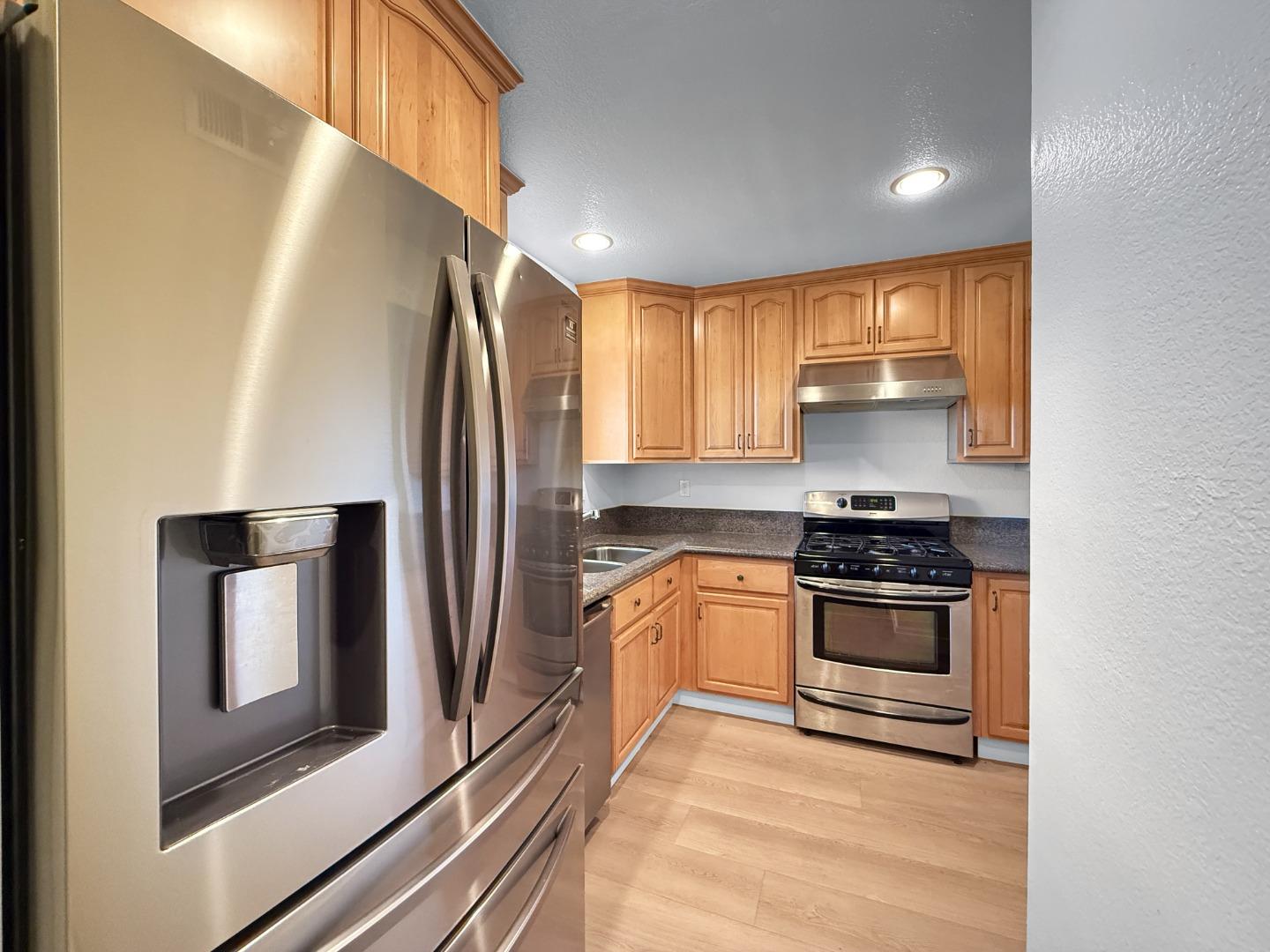 Detail Gallery Image 7 of 26 For 4893 Lafayette St, Santa Clara,  CA 95054 - 2 Beds | 1/1 Baths