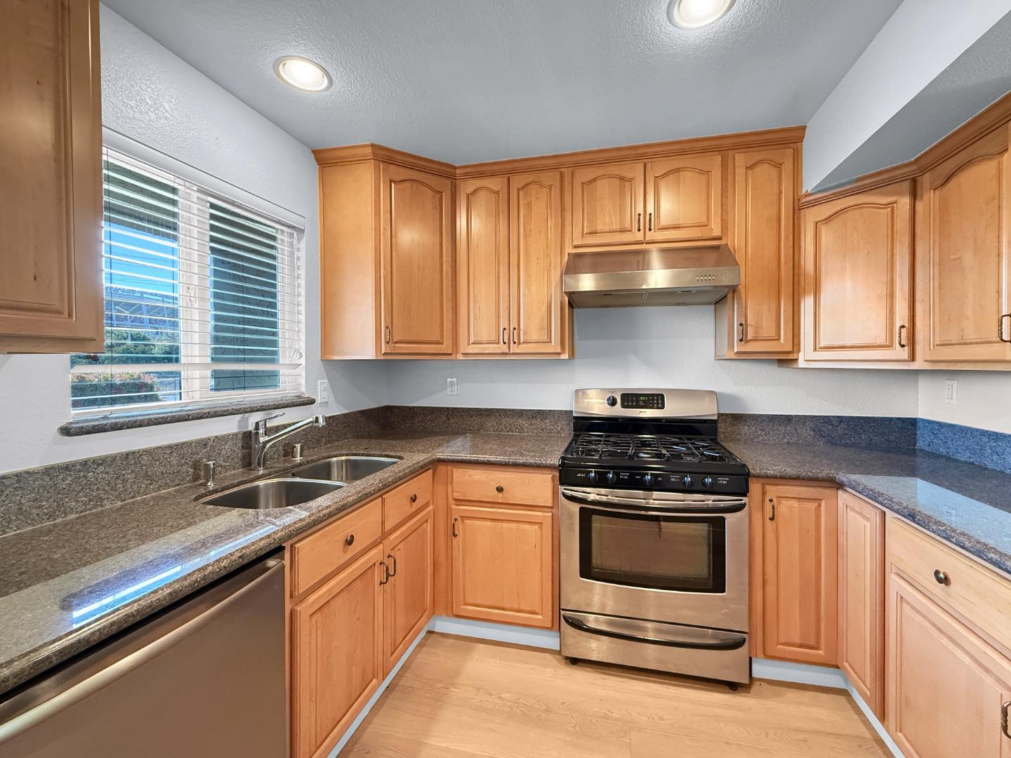 Detail Gallery Image 8 of 26 For 4893 Lafayette St, Santa Clara,  CA 95054 - 2 Beds | 1/1 Baths