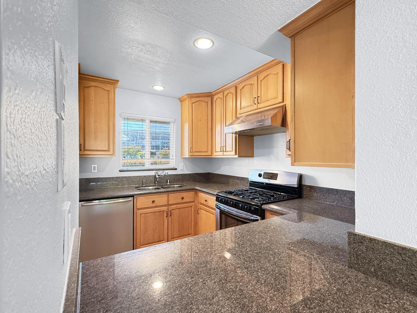 Detail Gallery Image 9 of 26 For 4893 Lafayette St, Santa Clara,  CA 95054 - 2 Beds | 1/1 Baths