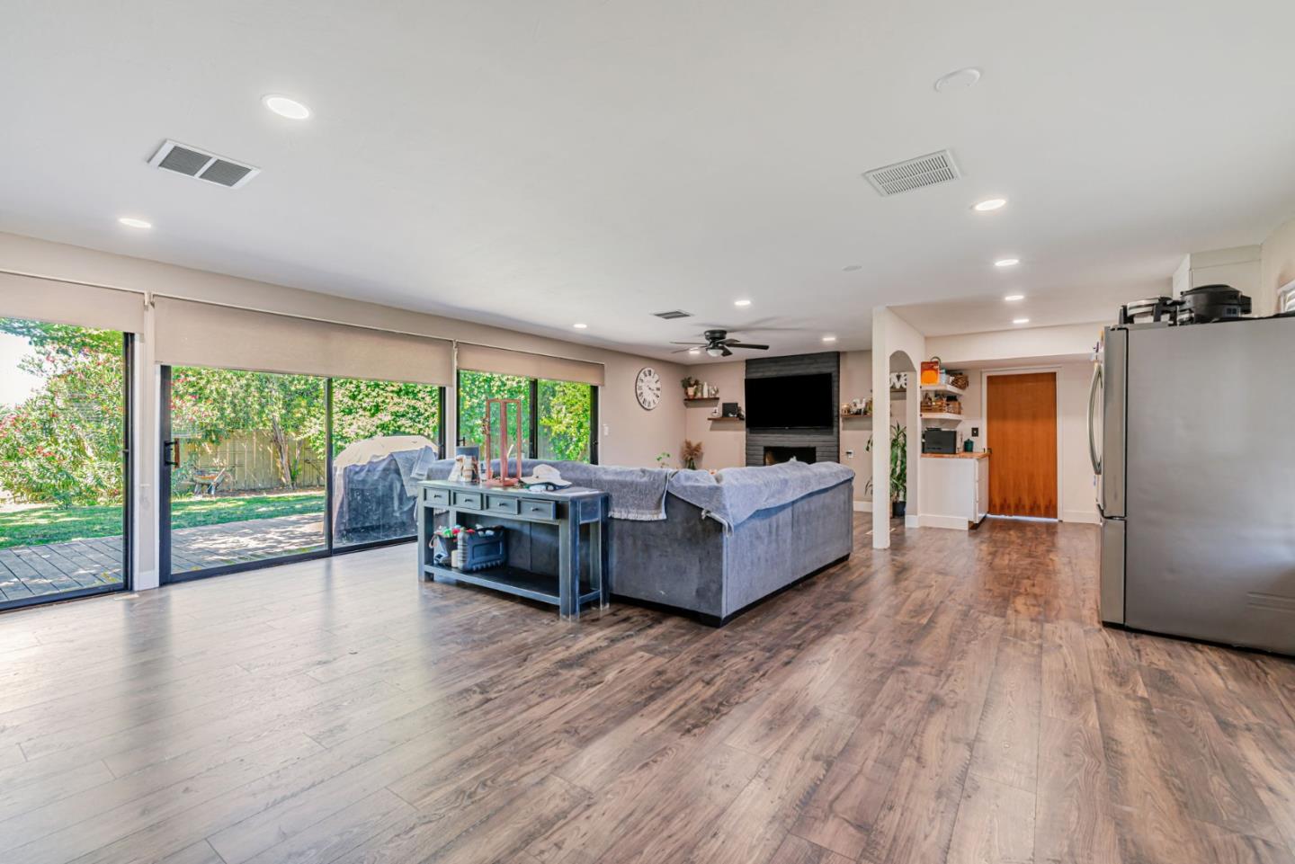 Detail Gallery Image 4 of 32 For 3115 Polk Way, Stockton,  CA 95219 - 3 Beds | 2 Baths