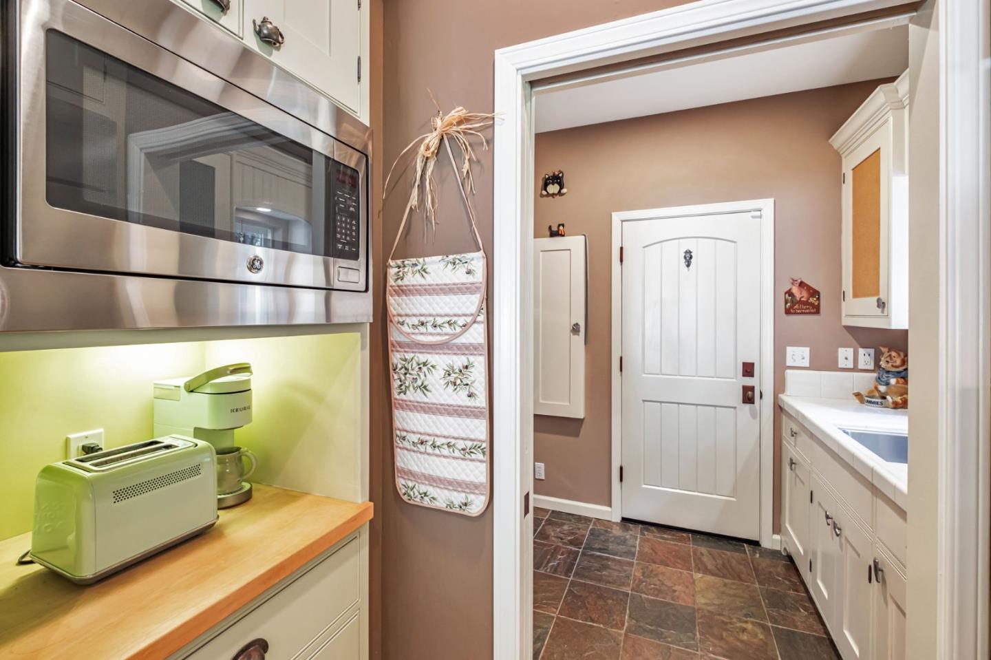 Detail Gallery Image 9 of 35 For 13756 W Park Ave, Boulder Creek,  CA 95006 - 2 Beds | 2 Baths