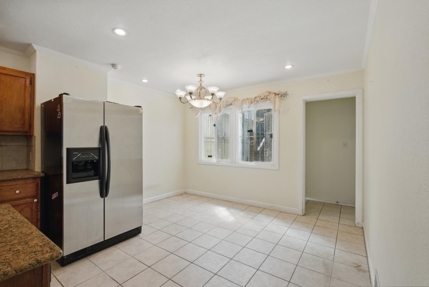 Detail Gallery Image 10 of 25 For 139 Frankfort St, Daly City,  CA 94014 - 4 Beds | 2 Baths