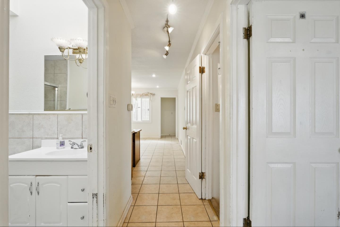 Detail Gallery Image 17 of 25 For 139 Frankfort St, Daly City,  CA 94014 - 4 Beds | 2 Baths