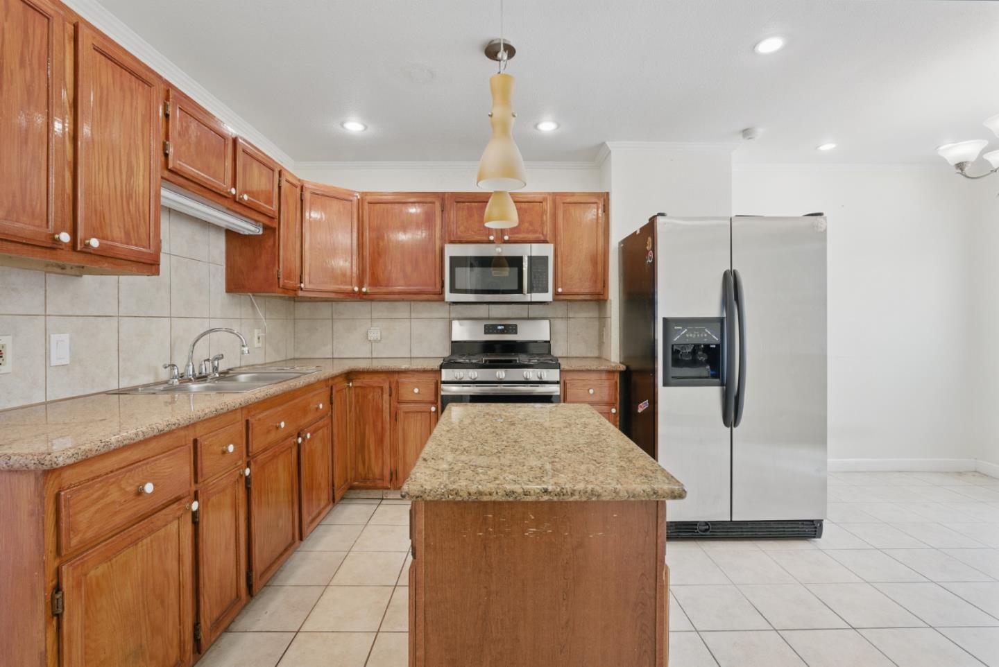 Detail Gallery Image 6 of 25 For 139 Frankfort St, Daly City,  CA 94014 - 4 Beds | 2 Baths