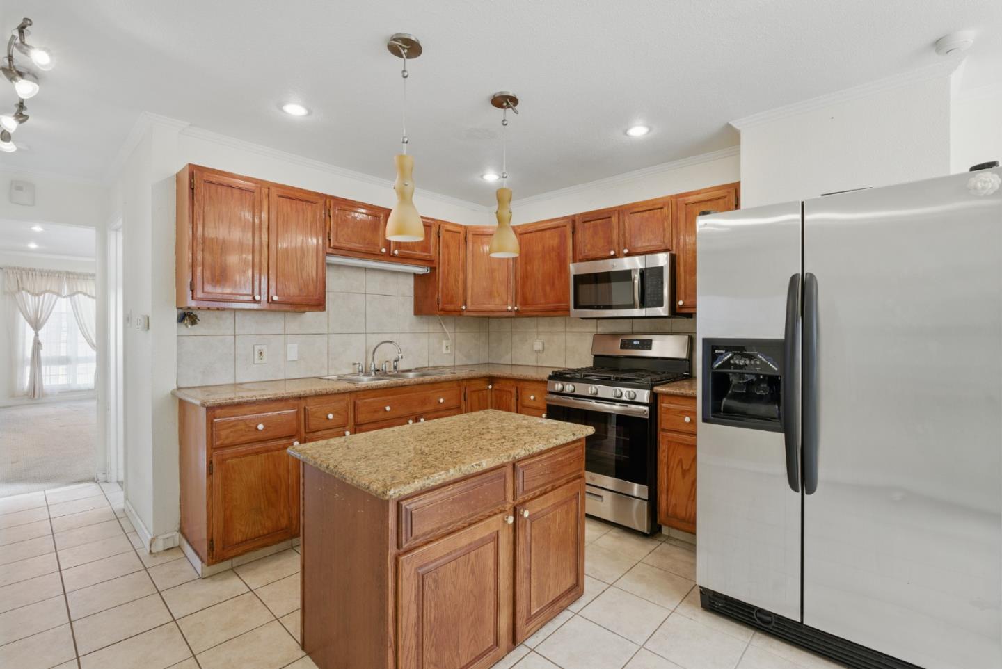 Detail Gallery Image 7 of 25 For 139 Frankfort St, Daly City,  CA 94014 - 4 Beds | 2 Baths