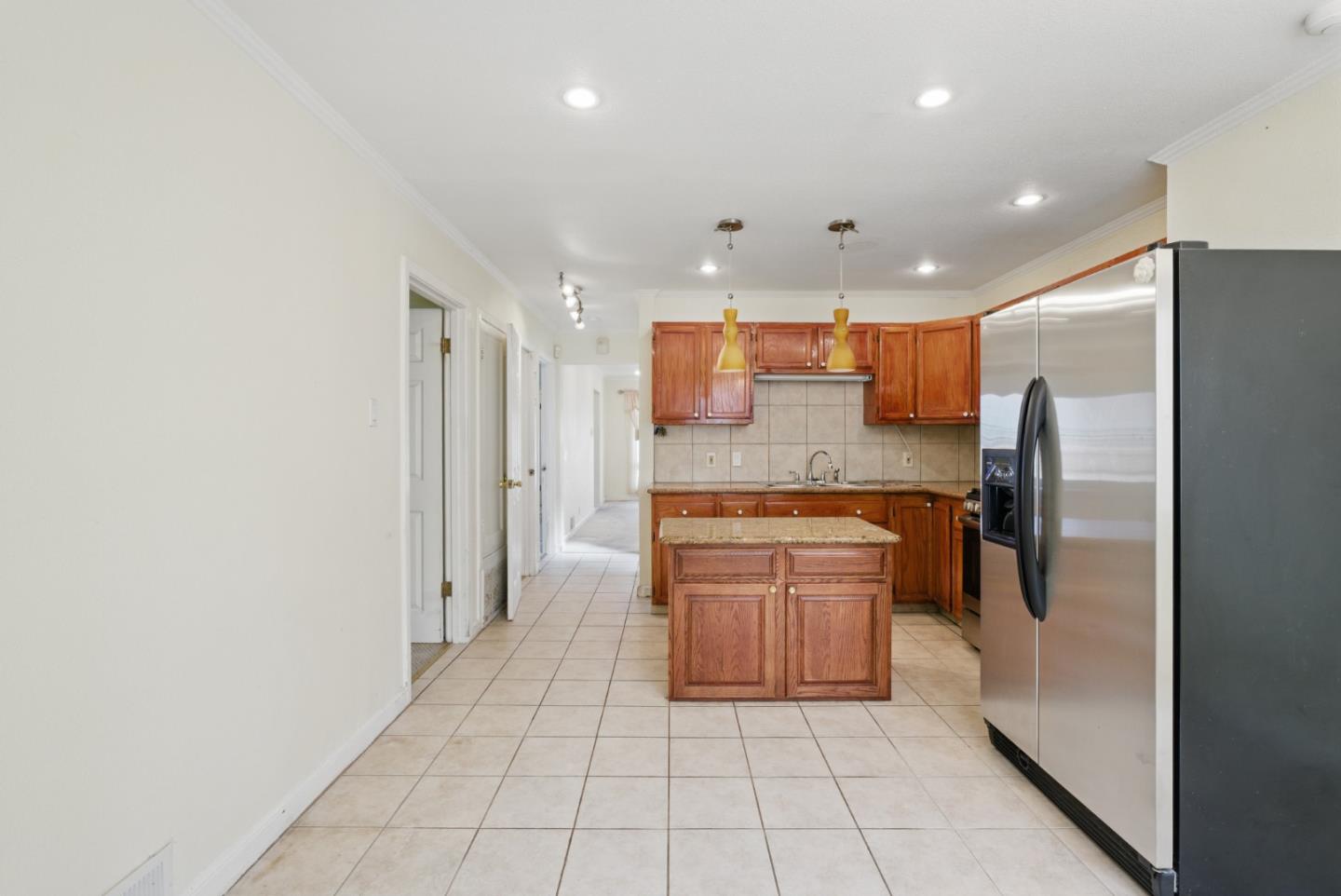 Detail Gallery Image 9 of 25 For 139 Frankfort St, Daly City,  CA 94014 - 4 Beds | 2 Baths