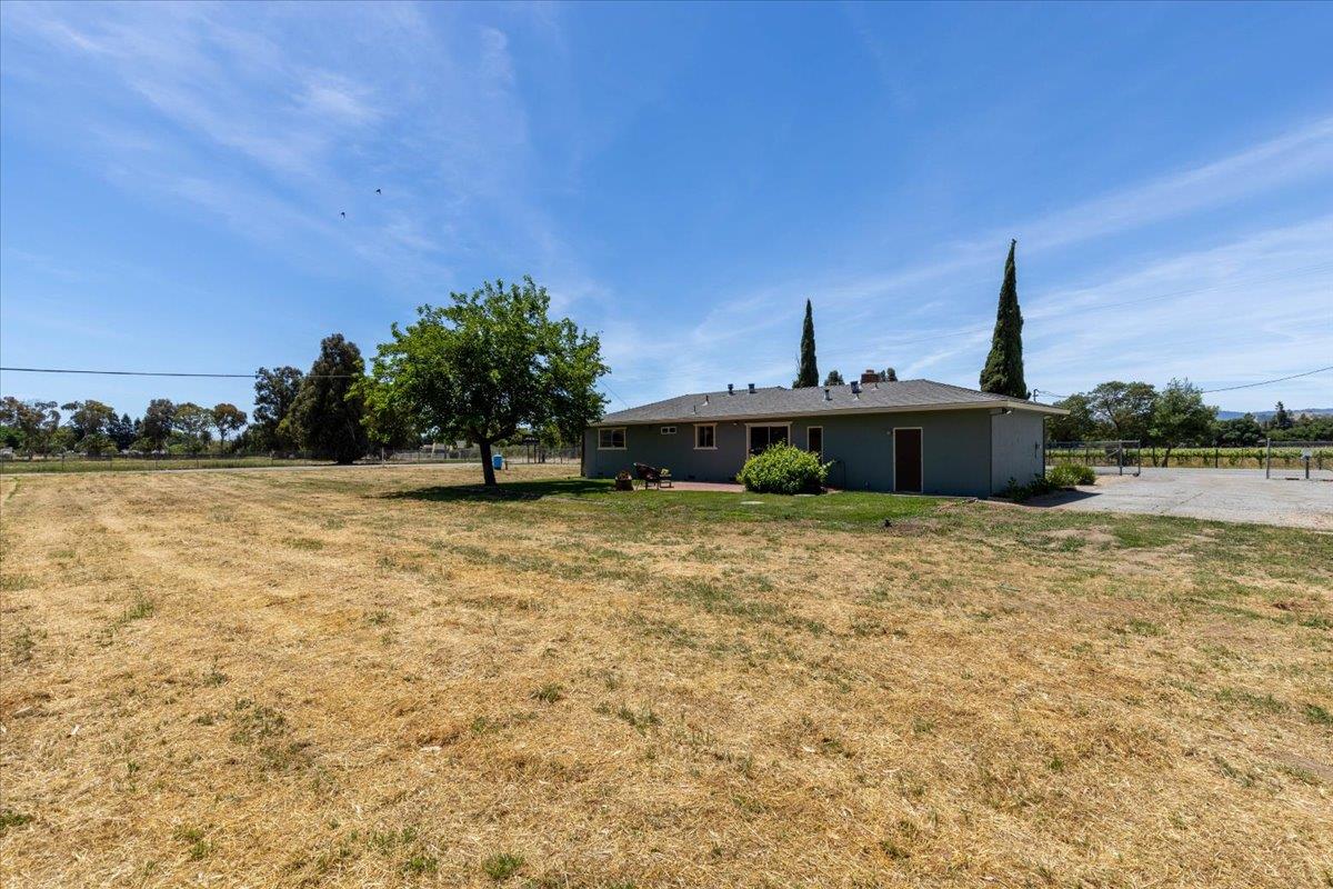 Detail Gallery Image 14 of 15 For 11370 Center Ave, Gilroy,  CA 95020 - 3 Beds | 2 Baths