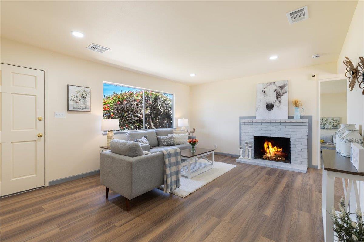 Detail Gallery Image 2 of 15 For 11370 Center Ave, Gilroy,  CA 95020 - 3 Beds | 2 Baths