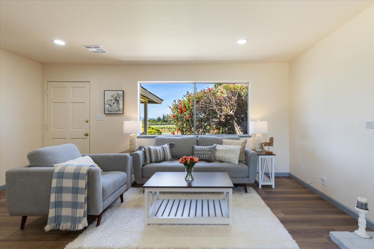 Detail Gallery Image 3 of 15 For 11370 Center Ave, Gilroy,  CA 95020 - 3 Beds | 2 Baths