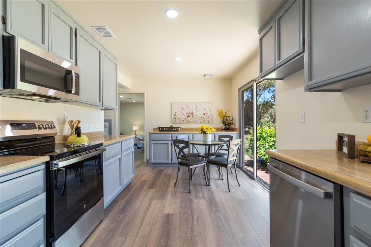 Detail Gallery Image 5 of 15 For 11370 Center Ave, Gilroy,  CA 95020 - 3 Beds | 2 Baths