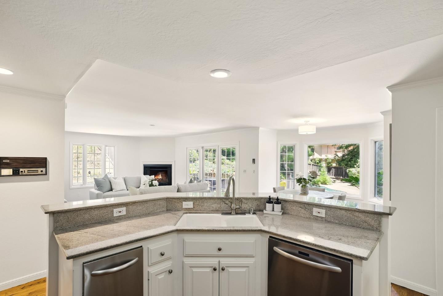 Detail Gallery Image 20 of 35 For 11633 Dawson Dr, Los Altos Hills,  CA 94024 - 5 Beds | 3 Baths