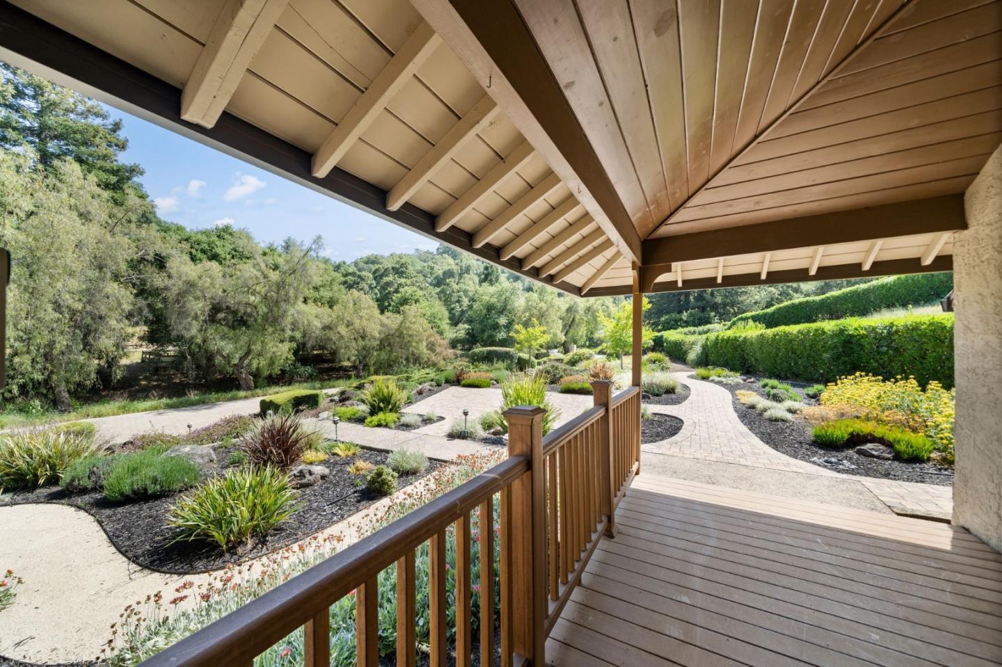 Detail Gallery Image 8 of 35 For 11633 Dawson Dr, Los Altos Hills,  CA 94024 - 5 Beds | 3 Baths