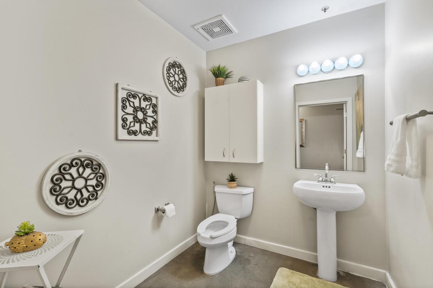 Detail Gallery Image 12 of 14 For 333 Santana Row #241,  San Jose,  CA 95128 - 2 Beds | 1/1 Baths