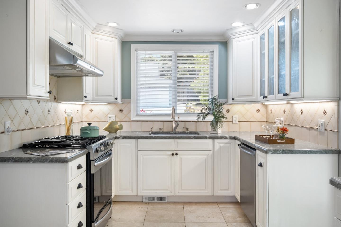Detail Gallery Image 10 of 51 For 50 La Prenda, Millbrae,  CA 94030 - 3 Beds | 2 Baths