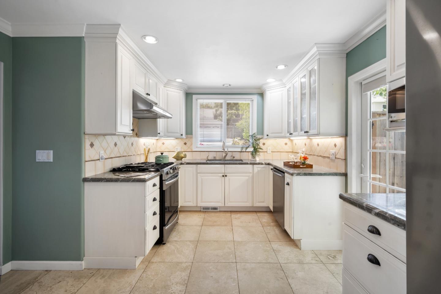 Detail Gallery Image 15 of 51 For 50 La Prenda, Millbrae,  CA 94030 - 3 Beds | 2 Baths