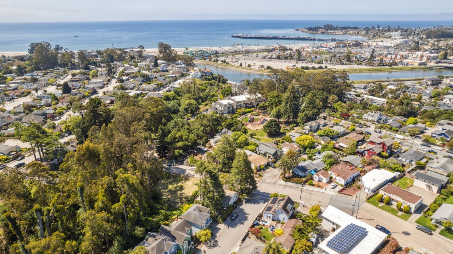Detail Gallery Image 2 of 12 For 140 S Branciforte Ave, Santa Cruz,  CA 95062 - – Beds | – Baths