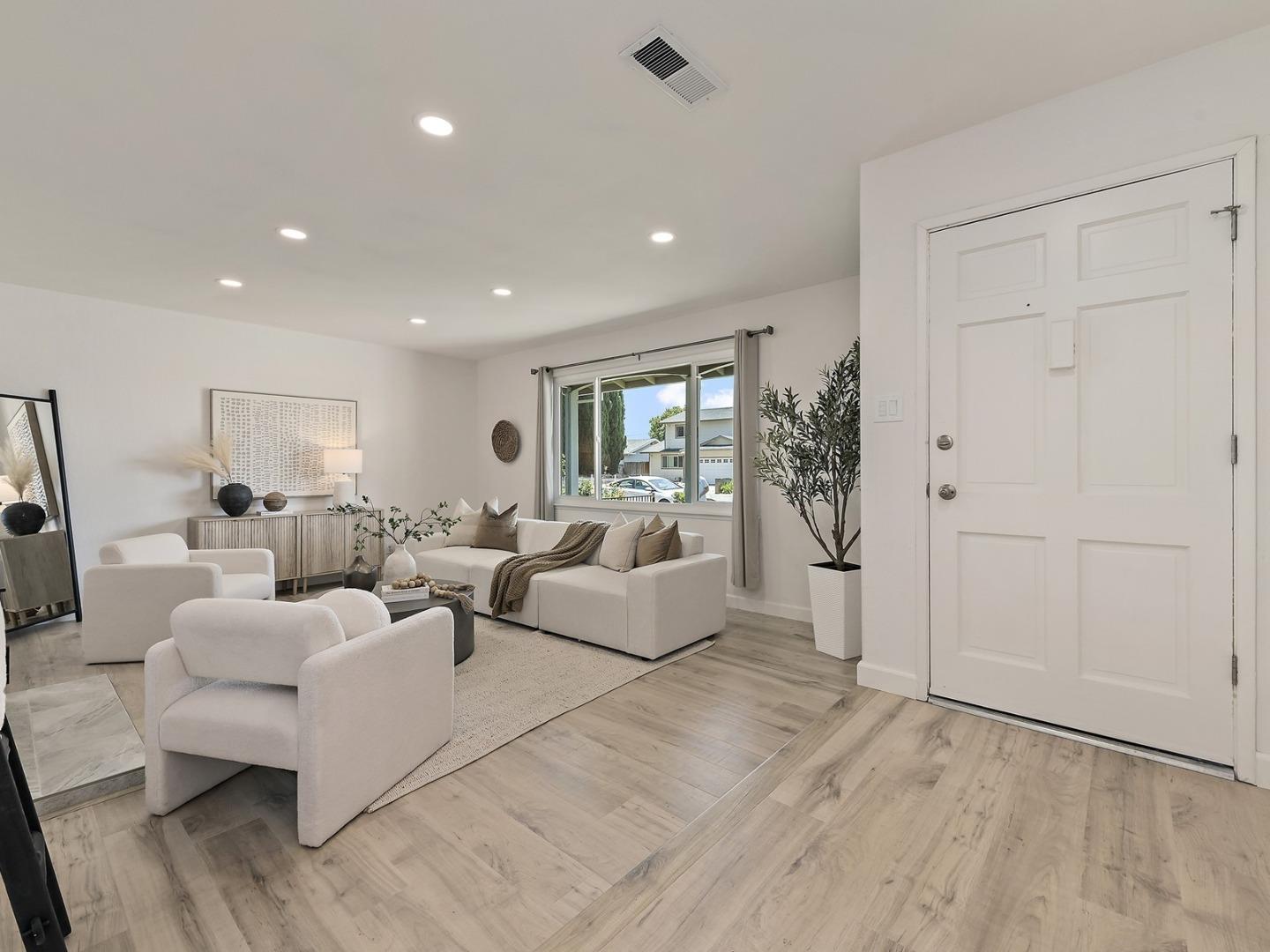 Detail Gallery Image 4 of 24 For 2106 Treewood Ln, San Jose,  CA 95132 - 3 Beds | 2 Baths
